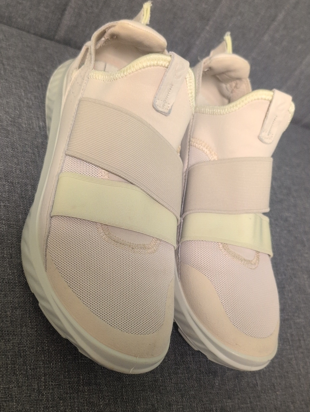 Ecco Girls' Slip-On Sneakers in Light Pink and Cream
